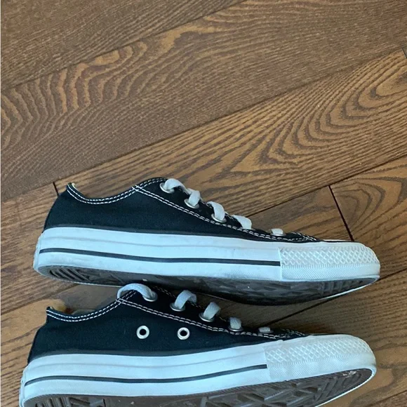 Converse - Picture 2 of 4